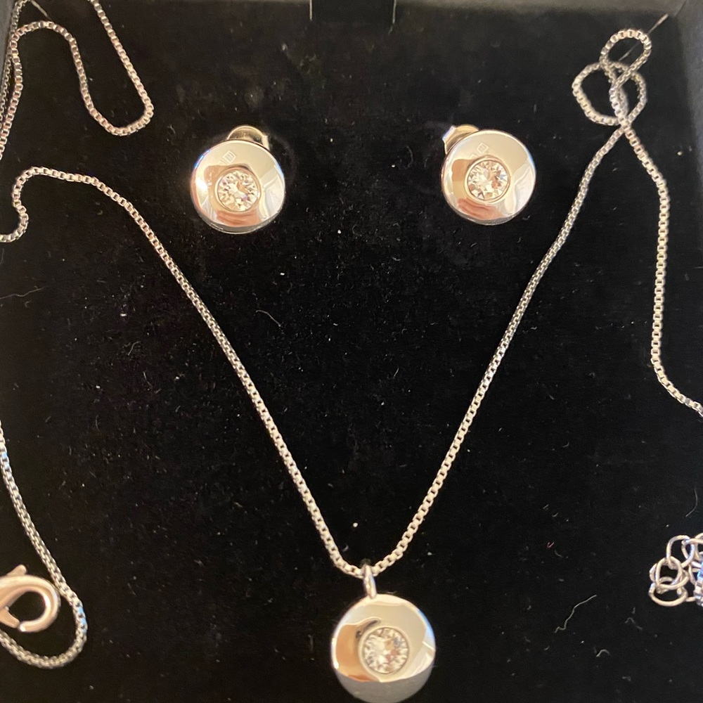 Nic & Syd Swarovski crystal earring pendant set - Picture 2 of 4